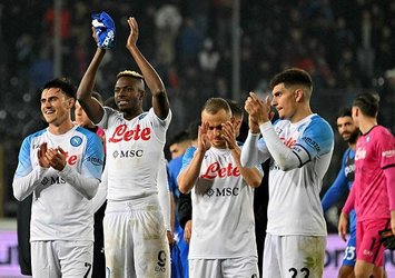 Napoli'nin bileği bükülmüyor!