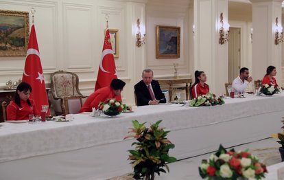 Son dakika spor haberi: Başkan Erdoğan milli sporcular ile iftarda bir araya geldi!