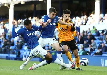 Everton tek attı 3 aldı!