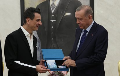 Başkan Recep Tayyip Erdoğan Giovanni Guidetti’ye Turkuaz kart verdi