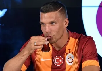 Podolski'den duygulandıran derbi paylaşımı