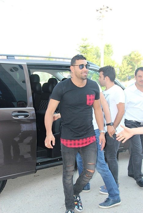 Andre Santos ağlayarak veda etti