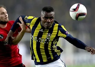Emenike stadı terk etti