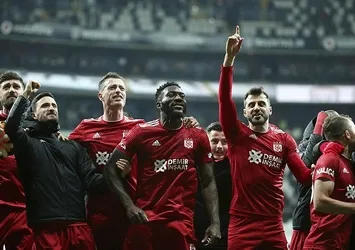 Tarih yazıyor