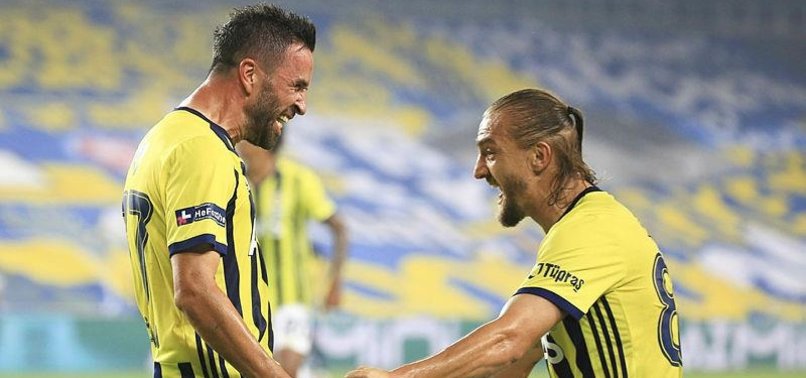 Fenerbahçe'de Caner Erkin ve Gökhan Gönül 4 yıl sonra Beşiktaş'a karşı