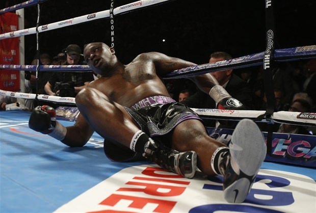 Tek yumrukla rakibini nakavt etti