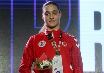 Dünya Boks Şampiyonası'nda iki milli sporcu finalde yer alacak