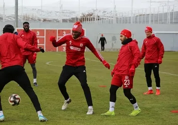 Lider sahne alıyor