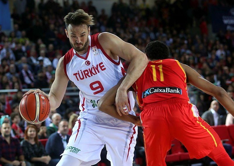 12 Dev Adam İspanya’yı devirdi