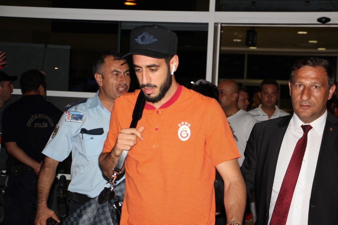 Galatasaray’a Antalya’da coşkulu karşılama