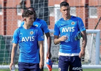 Berke göz dolduruyor