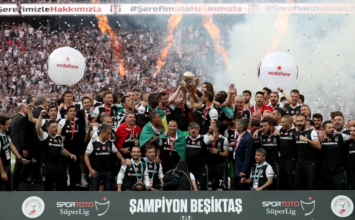 Beşiktaş, şampiyonluk kupasını aldı