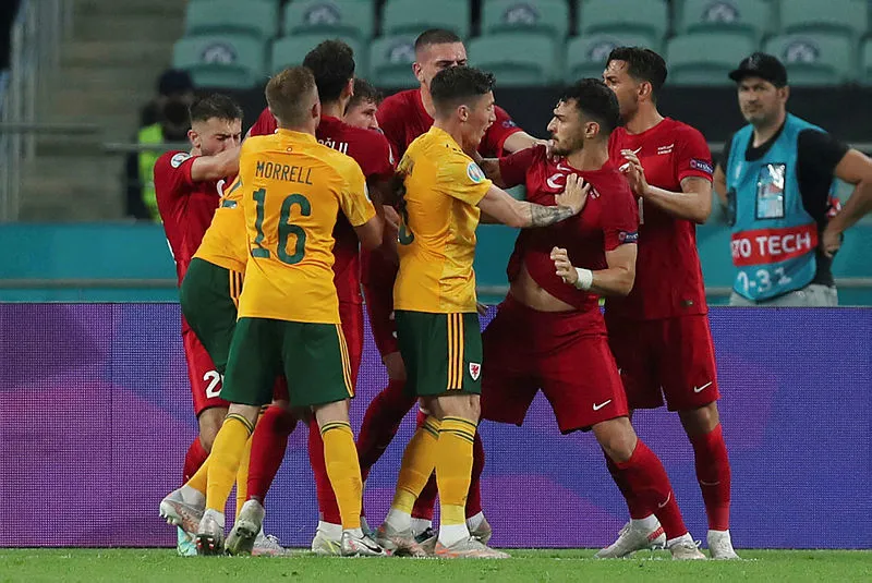 Son dakika EURO 2020 haberleri: Türkiye -Galler maçında ortalık karıştı! Burak Yılmaz... - 1