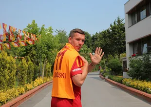Podolski'nin yerine Kongolu gölcü