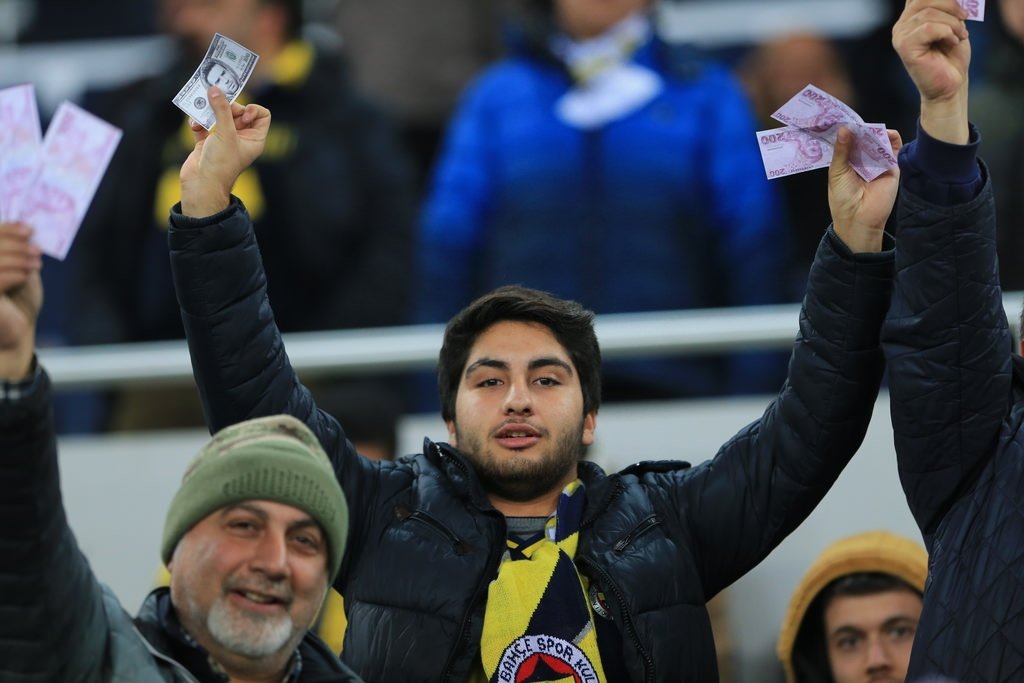 Fenerbahçe taraftarından Gökhan Gönül’e protesto!
