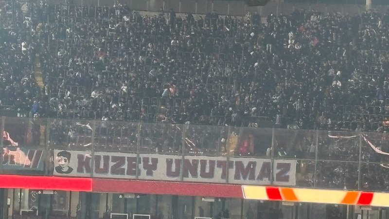 trabzonspor-tribunlerinden-mattia-ahmet-minguzzi-pankarti-1762013268391.jpeg