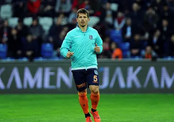 Emre Belözoğlu devam edemedi