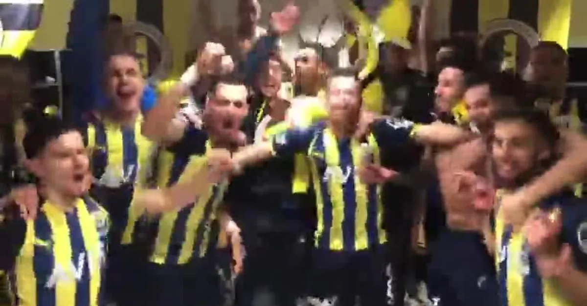 Kanarya'da futbolcular derbi sonrası böyle sevindi!