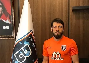 Egemen imzayı attı pozu verdi