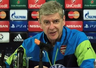 Arsenal, Wenger'den vazgeçmedi