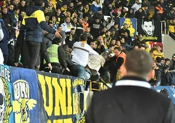 Akhisar'da Fenerbahçe tribününde kan aktı