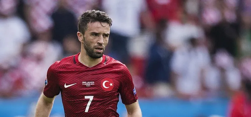 Gökhan Gönül futbolu bıraktığını açıkladı