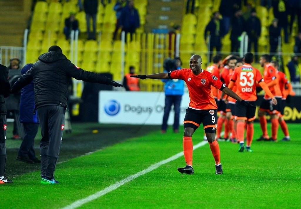 Fenerbahçe-Adanaspor karşılaşmasından kareler