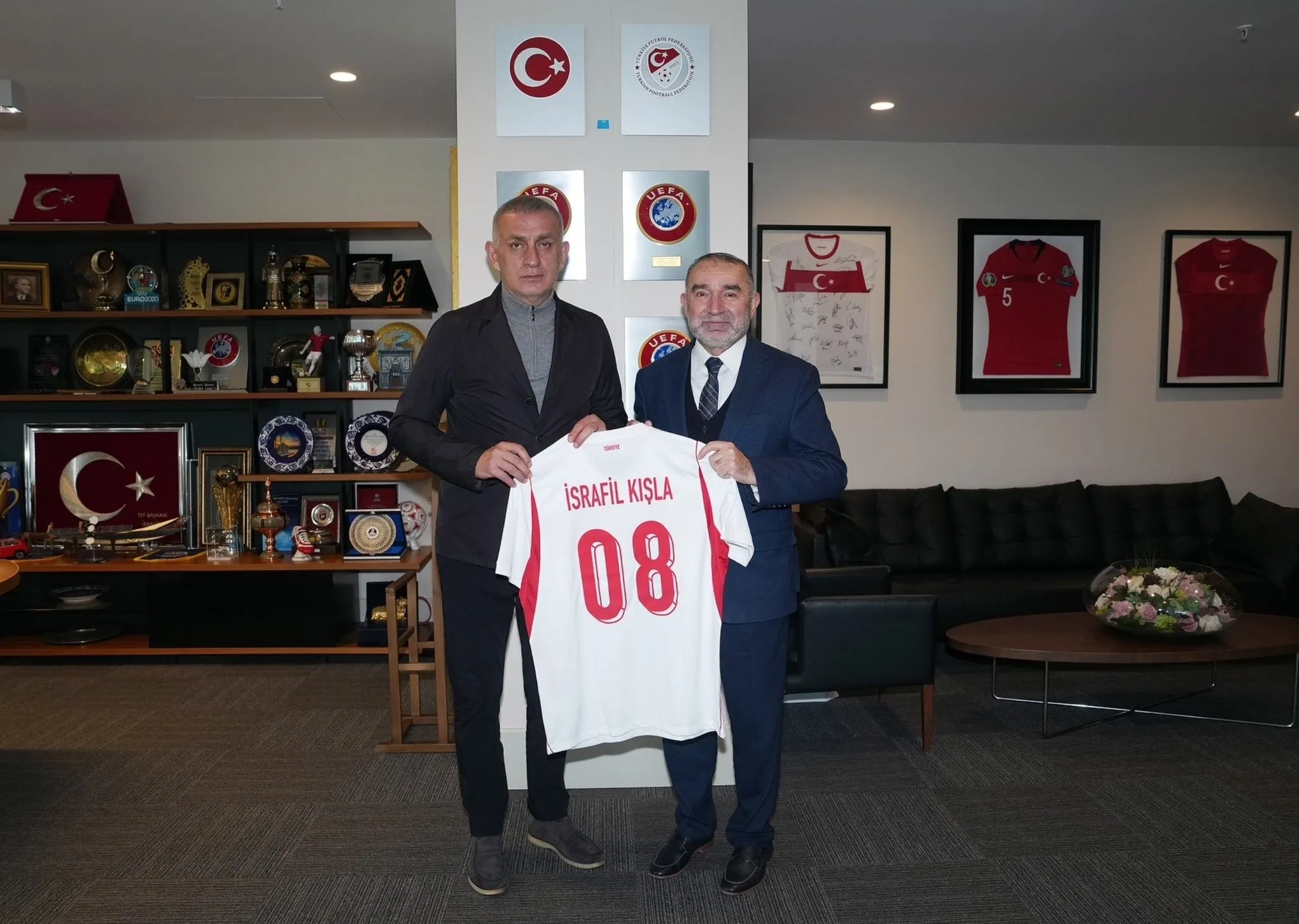 Cumhurbaşkanı Başdanışmanı İsrafil Kışla'dan TFF'ye ziyaret!
