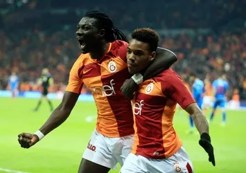 Aslan evinde kükredi