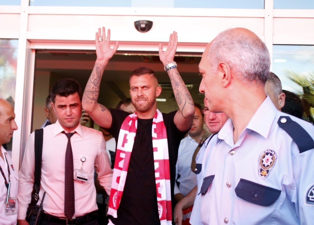 Antalyaspor’da Menez’e coşkulu karşılama