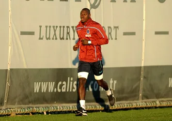 Toure yetişiyor