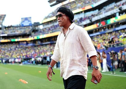 Ronaldinho futbola geri dönüyor!