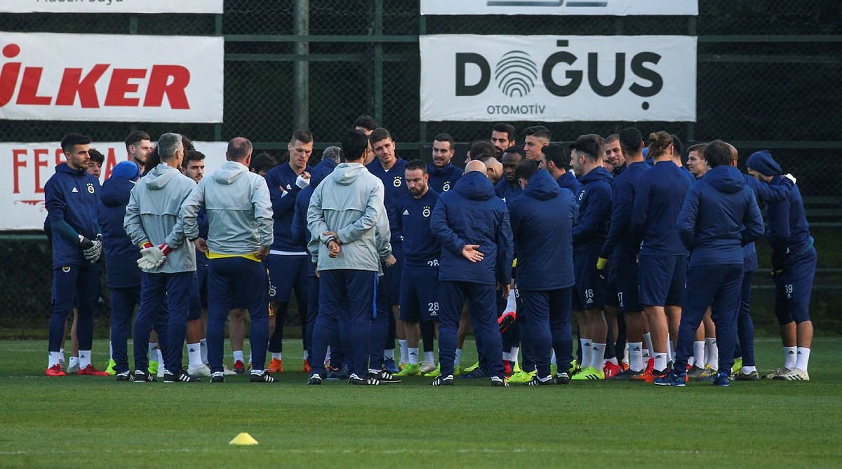 Fenerbahçe’ye şok! Listeye almadılar