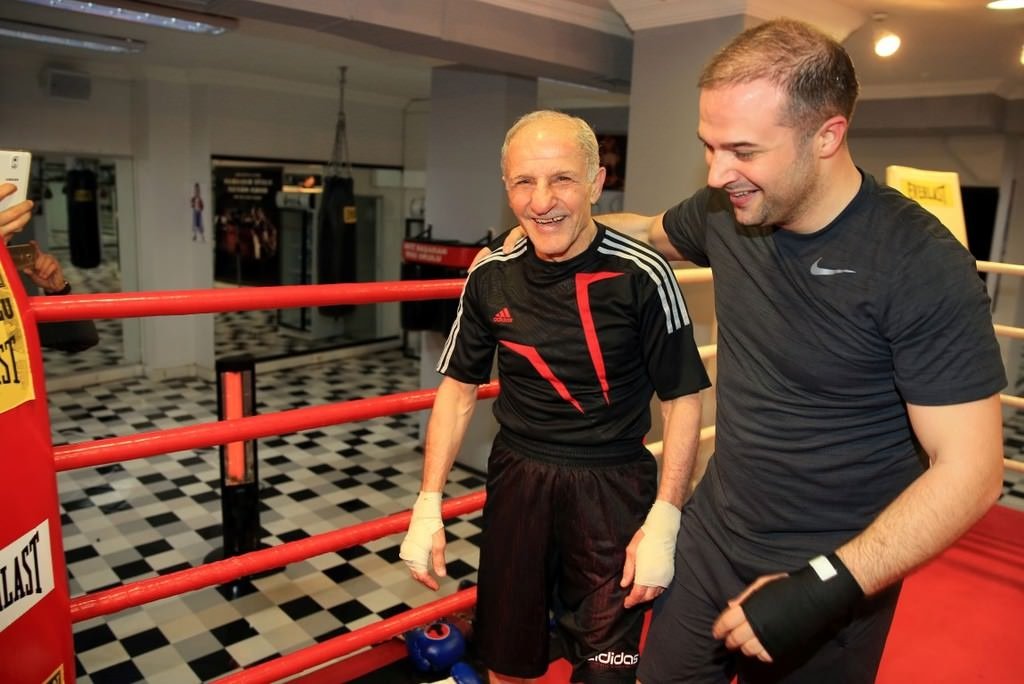 40 yıl sonra oğluyla ringe çıktı