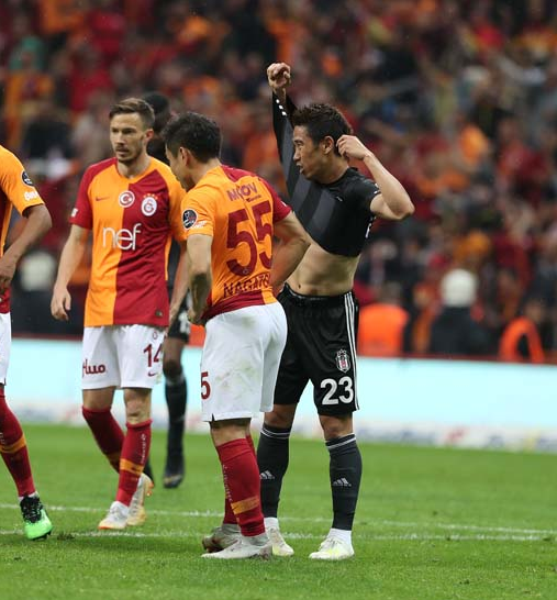 Japon efsanesi büyülendi: Müthiş atmosfer!