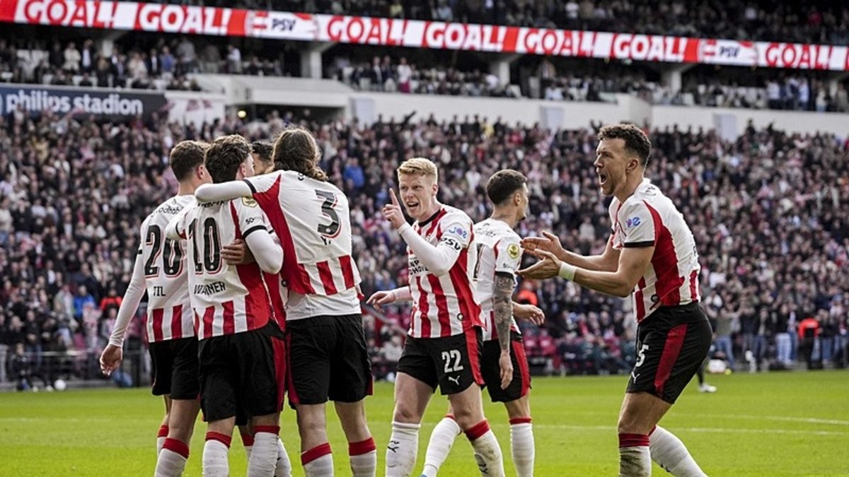 Hollanda ligi Eredivisie'de şampiyon PSV!