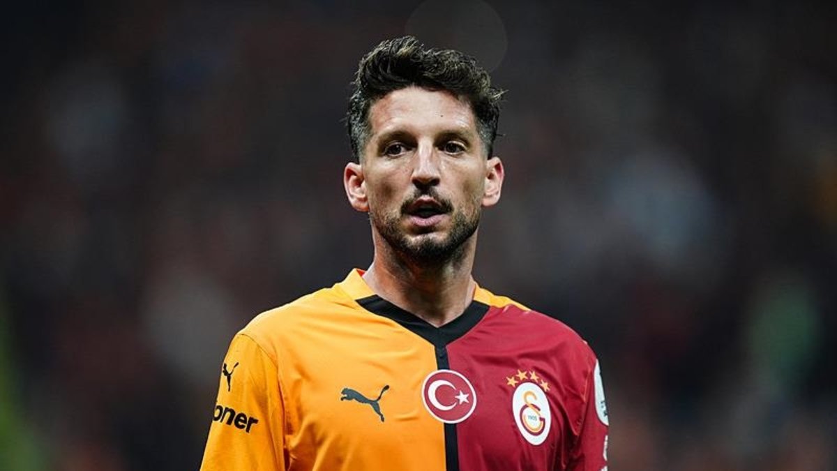 Galatasaray'a veda eden Dries Mertens'ten emeklilik kararı! Galatasaray'a veda eden Dries Mertens'ten emeklilik kararı!