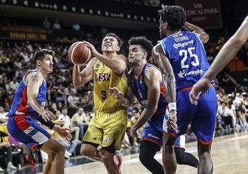 Anadolu Efes yarı finalde!