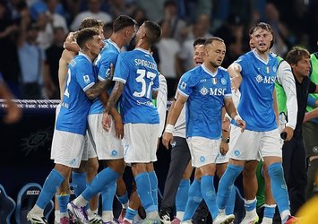 Napoli lige 4'te 4 ile başladı!