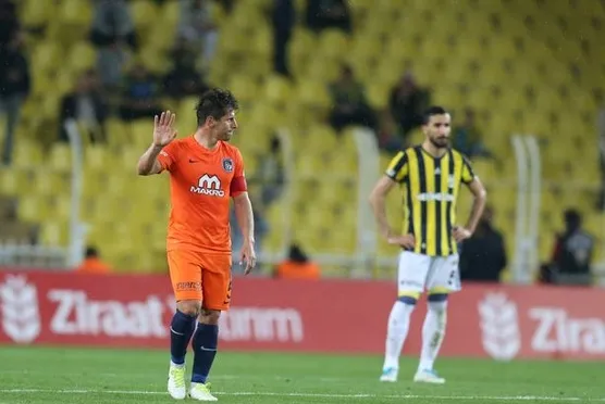 Emre Belözoğlu, Fenerbahçe taraftarına gitti