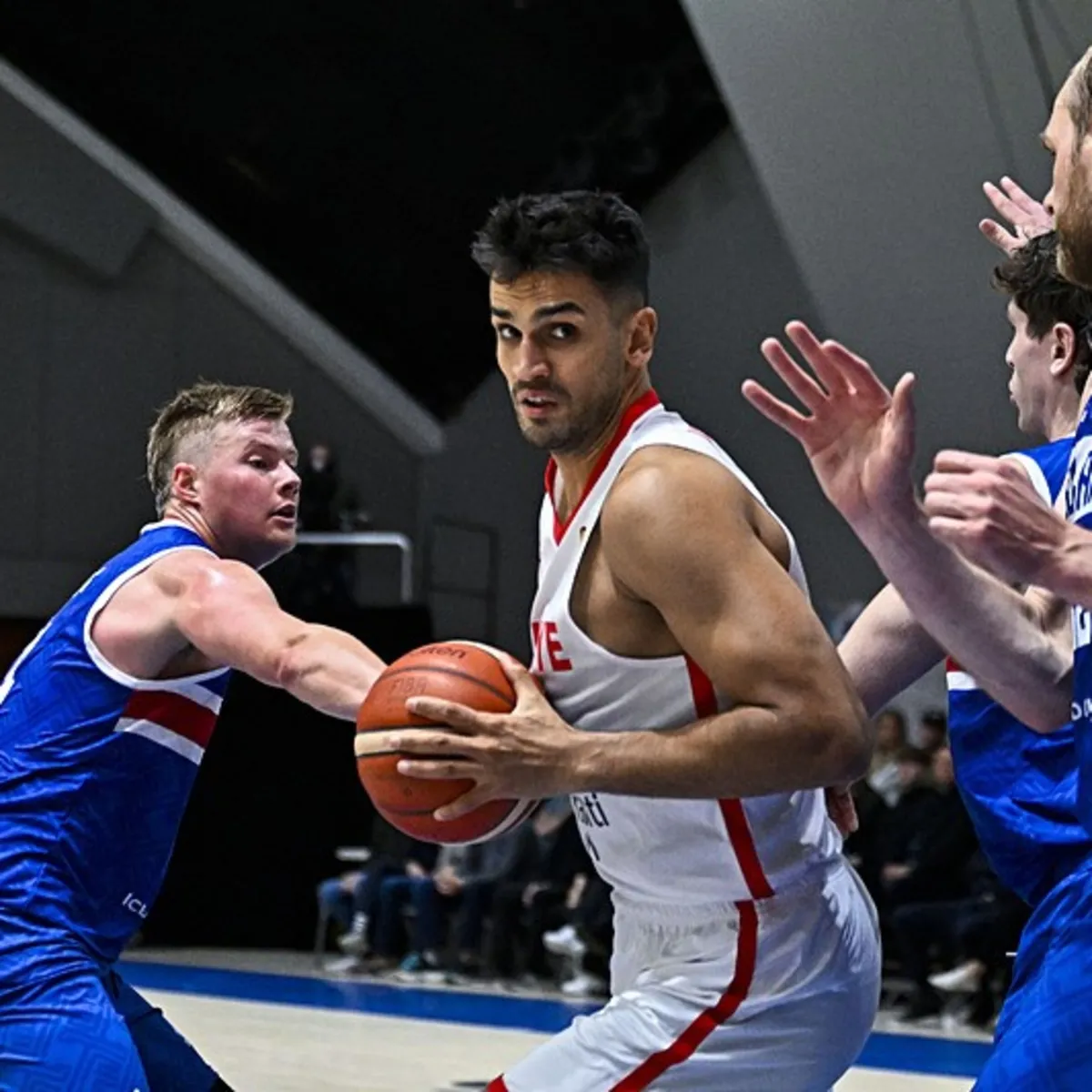 12 Dev Adam, İzlanda'yı Deplasmanda 110-73 Yendi
