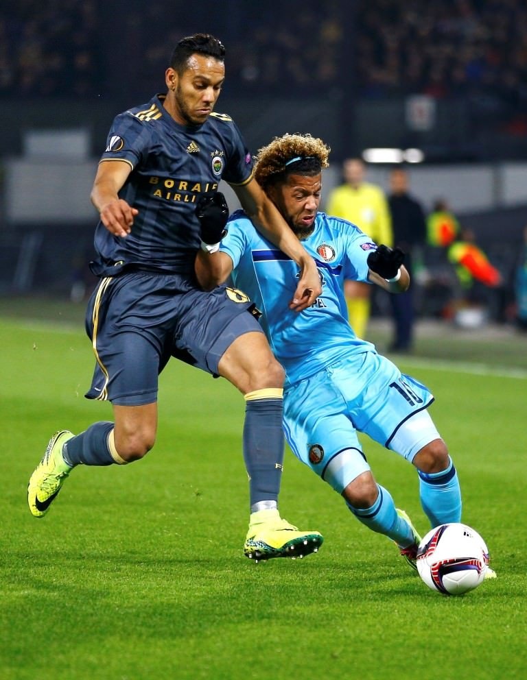 Feyenoord - Fenerbahçe mücadelesinden kareler