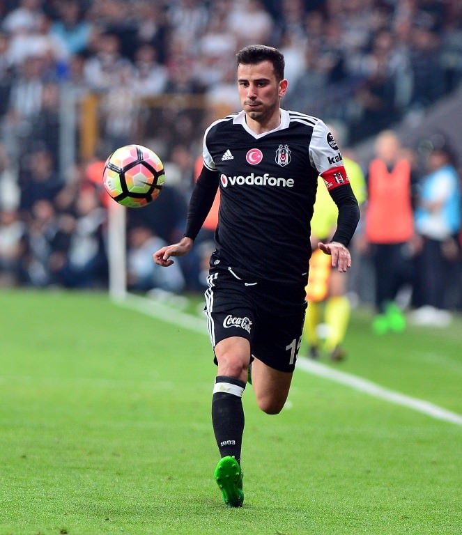 Oğuzhan Özyakup el yakıyor!