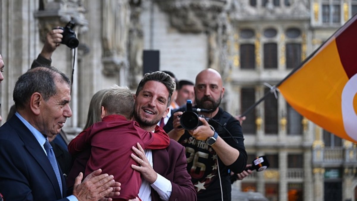 Galatasaray'ın Brüksel'deki şampiyonluk kutlamalarında Mertens sürprizi