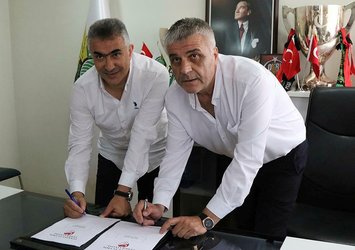 Akhisarspor Mehmet Altıparmak ile imzaladı