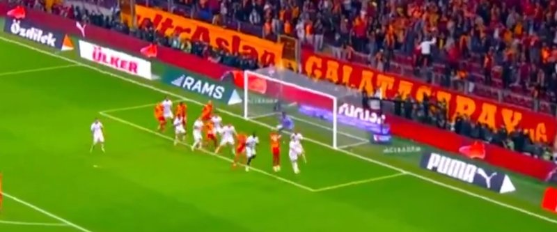 galatasarayin-golune-ofsay-engeli-iste-o-pozisyon-1762019032157.jpeg