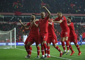 Futbolda milli mesai başlıyor