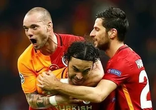 Sneijder ve Hakan Balta şoku!