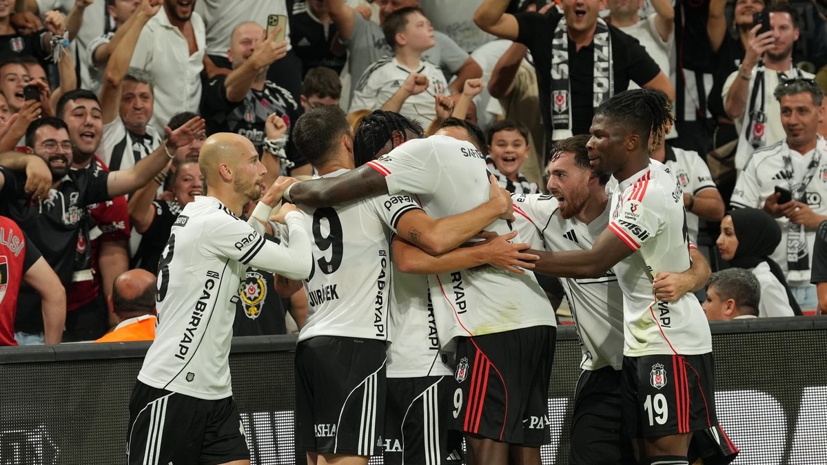 Ömer Üründül’den flaş Beşiktaş yorumu: Özel hayatına bağlı Ömer Üründül’den flaş Beşiktaş yorumu: Özel hayatına bağlı