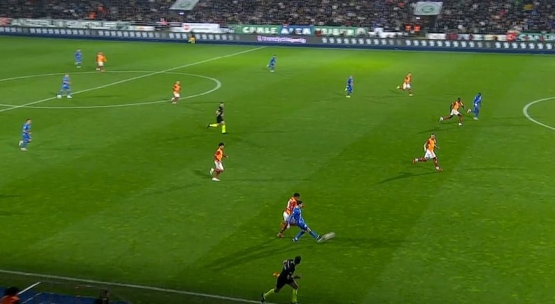 caykur-rizespor-galatasaray-macinda-gole-ofsayt-engeli-iste-o-pozisyon-1770564537213.jpeg